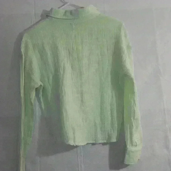 Monrow Top Womens Small Green Twist Front Button Shirt Crinkle Cotton Beach - Picture 8 of 9